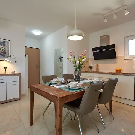 Golubica * トロギール