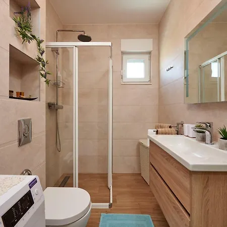 Golubica アパート トロギール