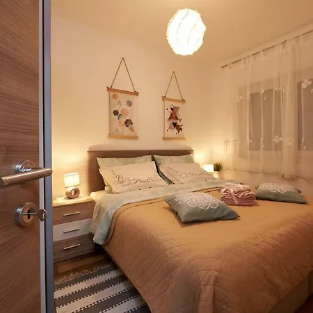 Golubica Apartman *